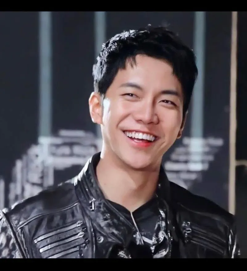 Recent activity shot of Lee Seunggi
