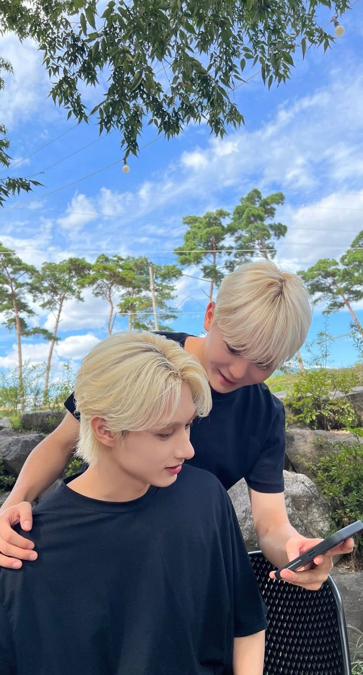 Emotional wallpaper shared by fans for Wen Junhui