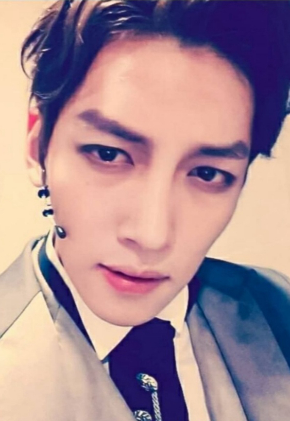 Behind-the-scenes cut of Ji Changwook