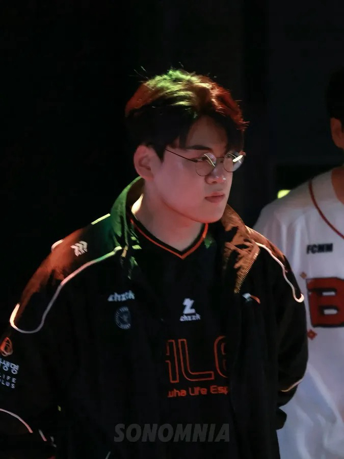 Behind-the-scenes cut of Gumayusi