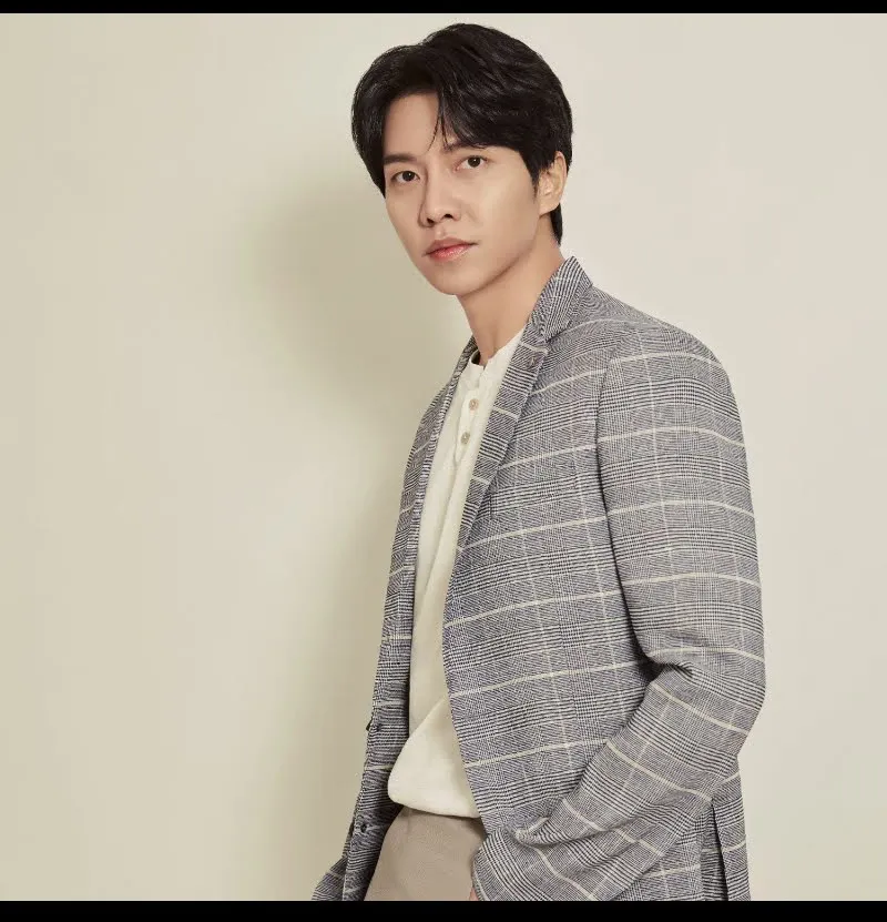 Foto terbaru dari Lee Seunggi