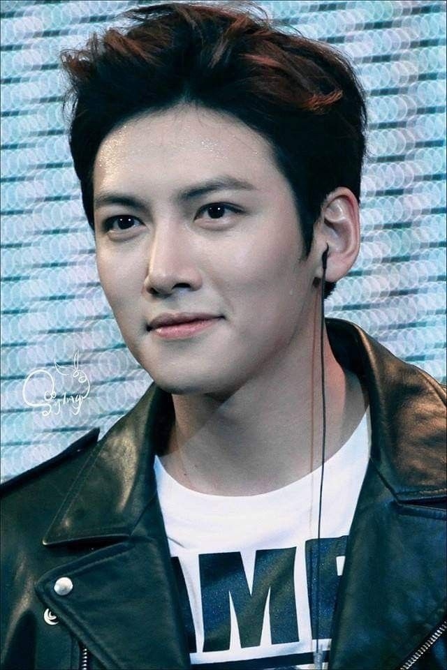 粉丝拍下的池昌旭瞬间