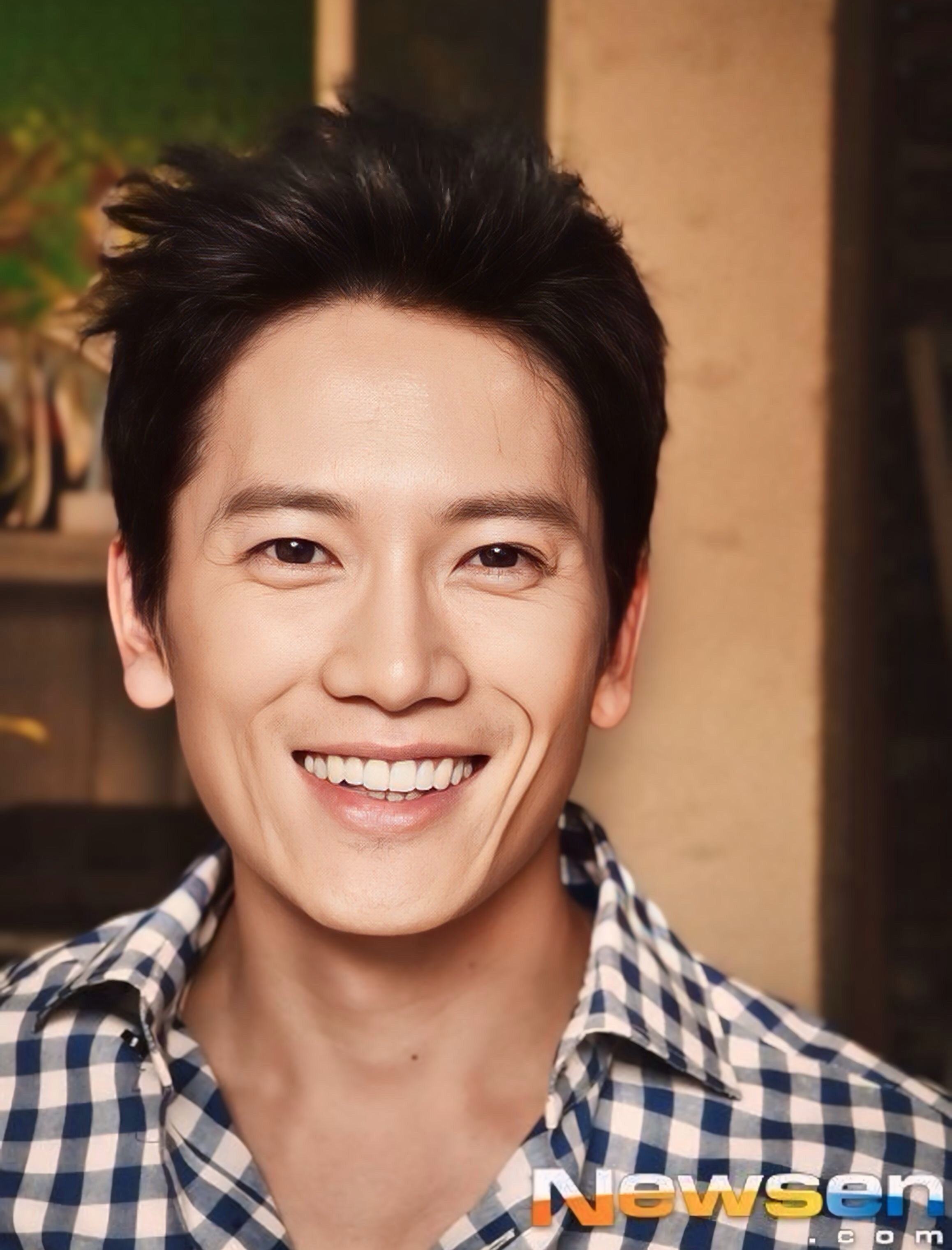 Recent activity shot of Ji Sung