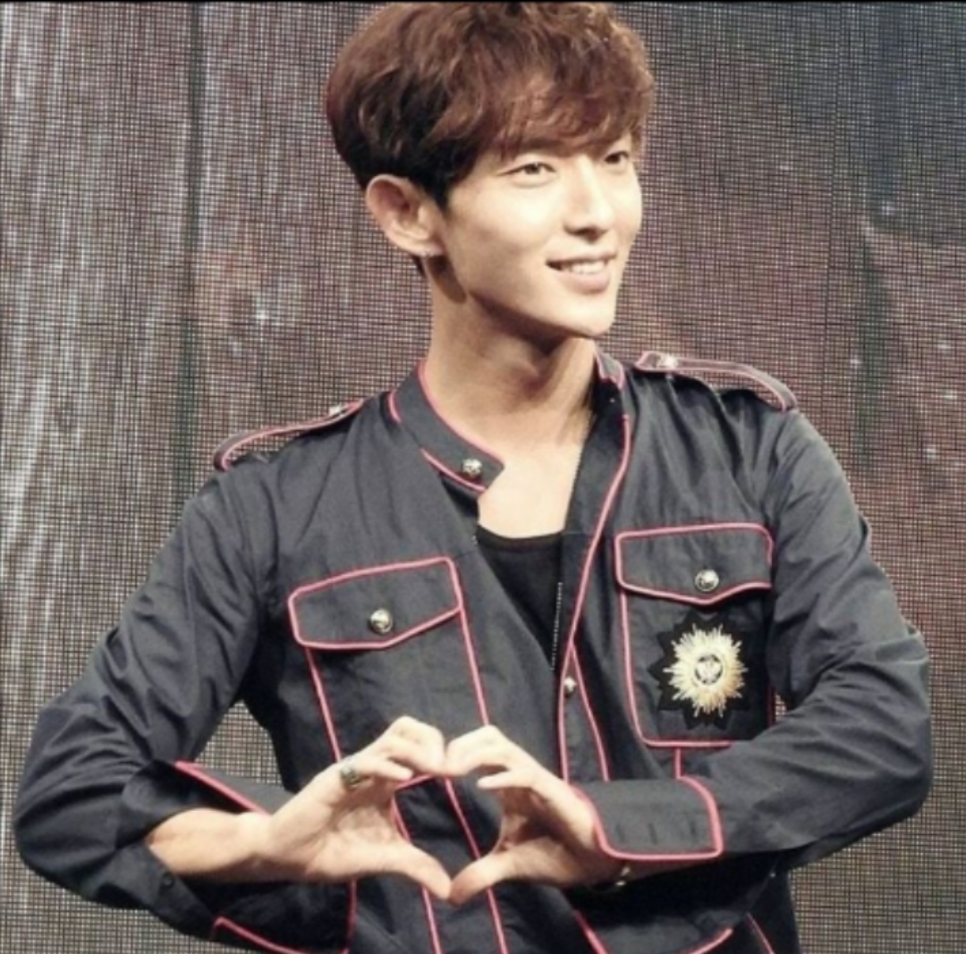 Behind-the-scenes cut of Lee Joongi