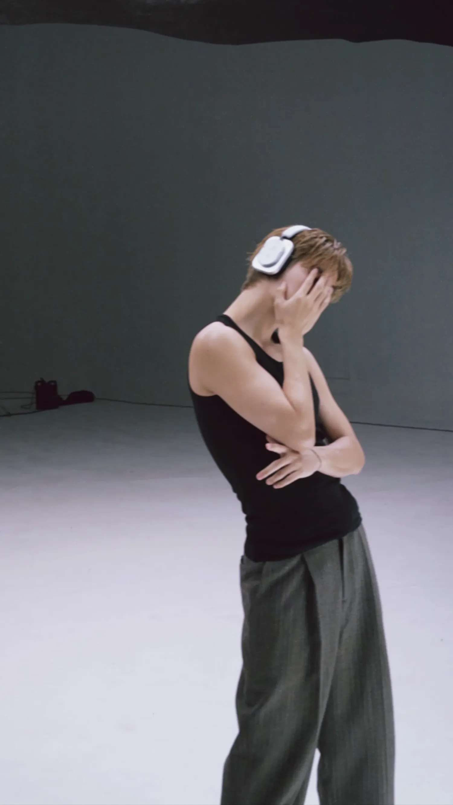 Emotional wallpaper shared by fans for Kim Taehyung (V)