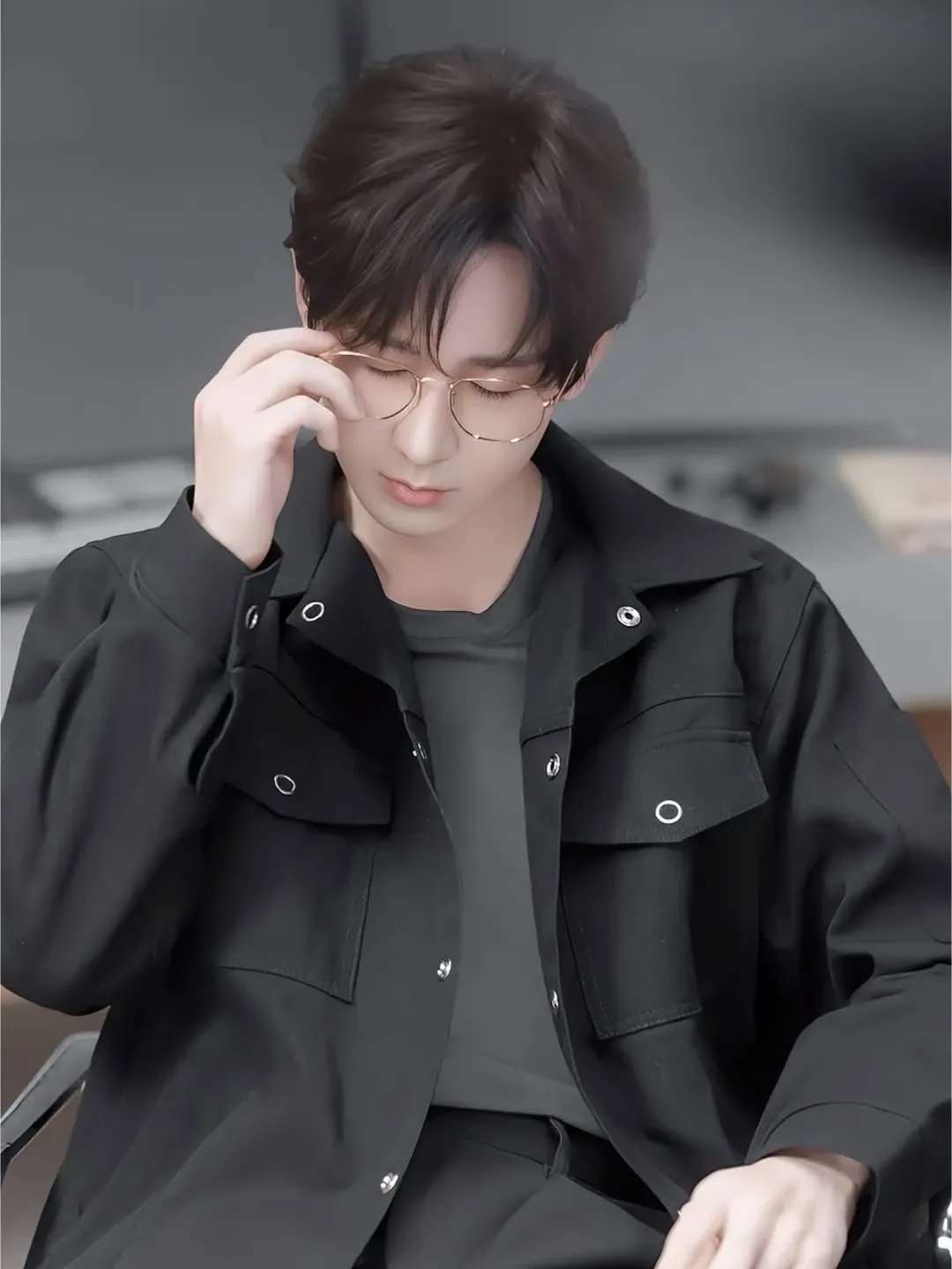 Behind-the-scenes cut of Cheng Yi