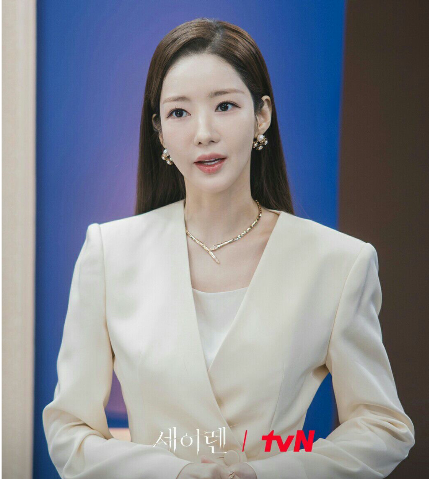 Behind-the-scenes cut of Park Minyoung
