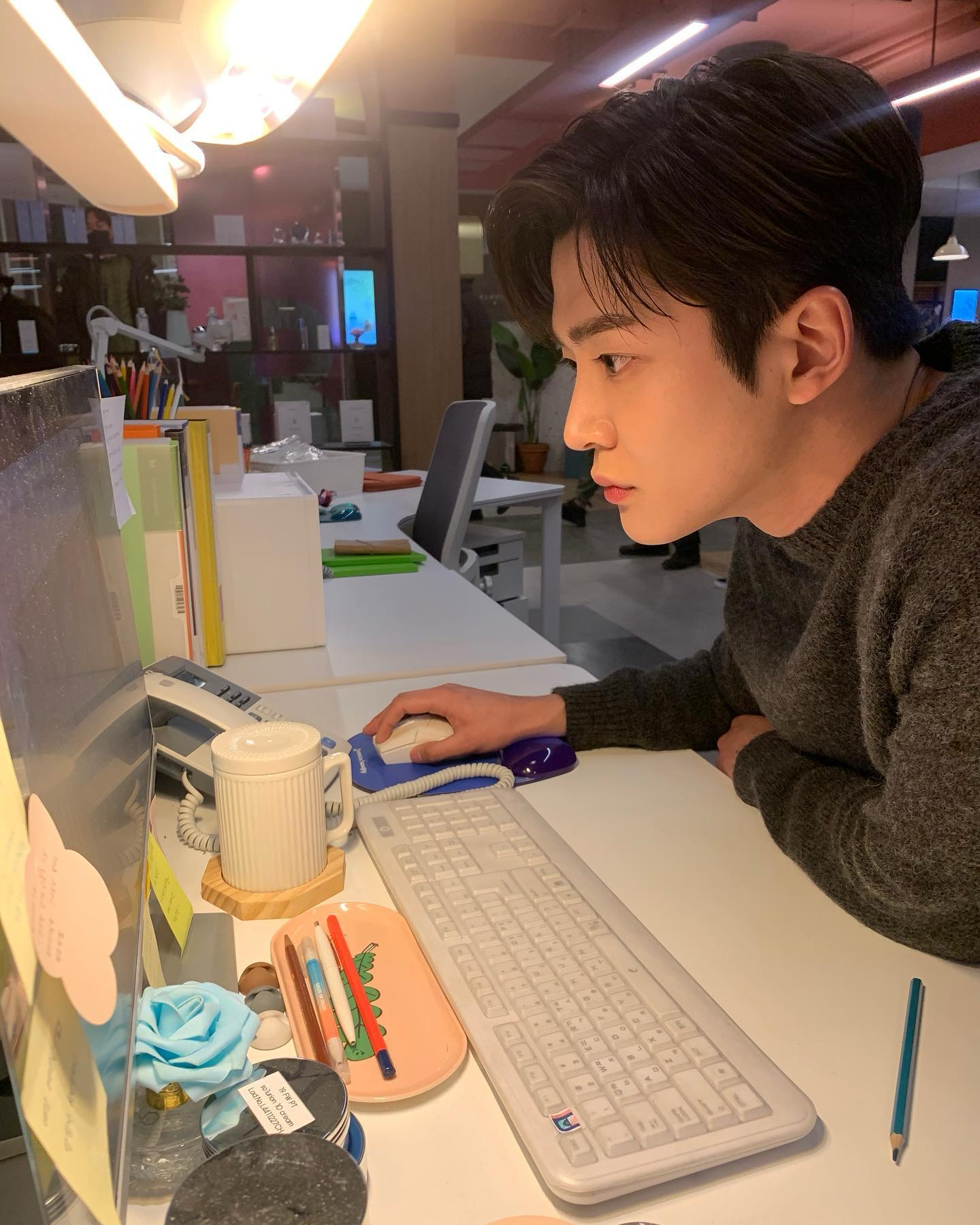 Cuplikan di balik layar dari Rowoon