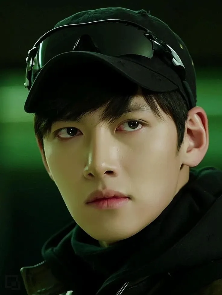 Behind-the-scenes cut of Ji Changwook