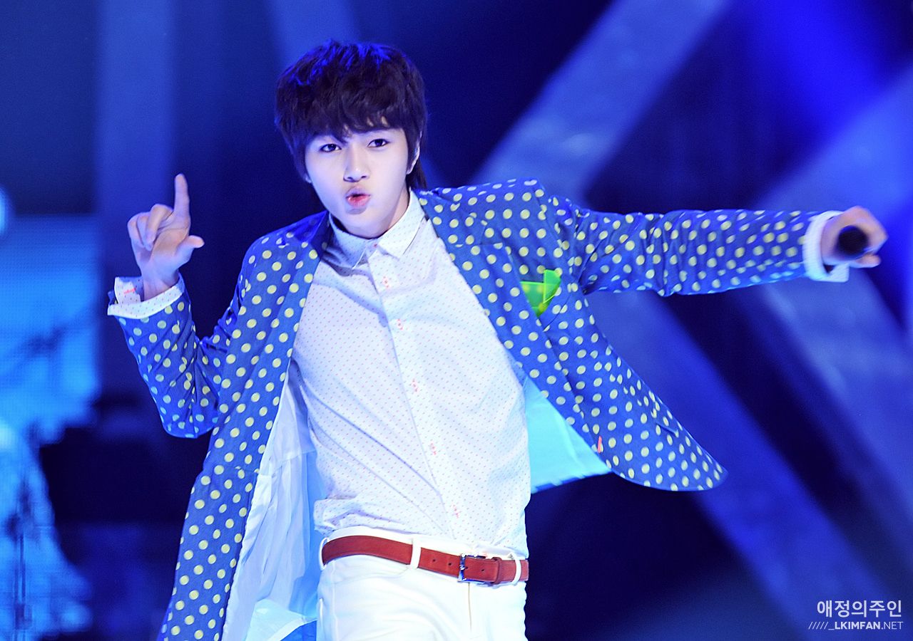 Recent activity shot of Kim Myungsoo (L)