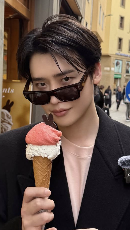 Latest photo of Lee Jongsuk