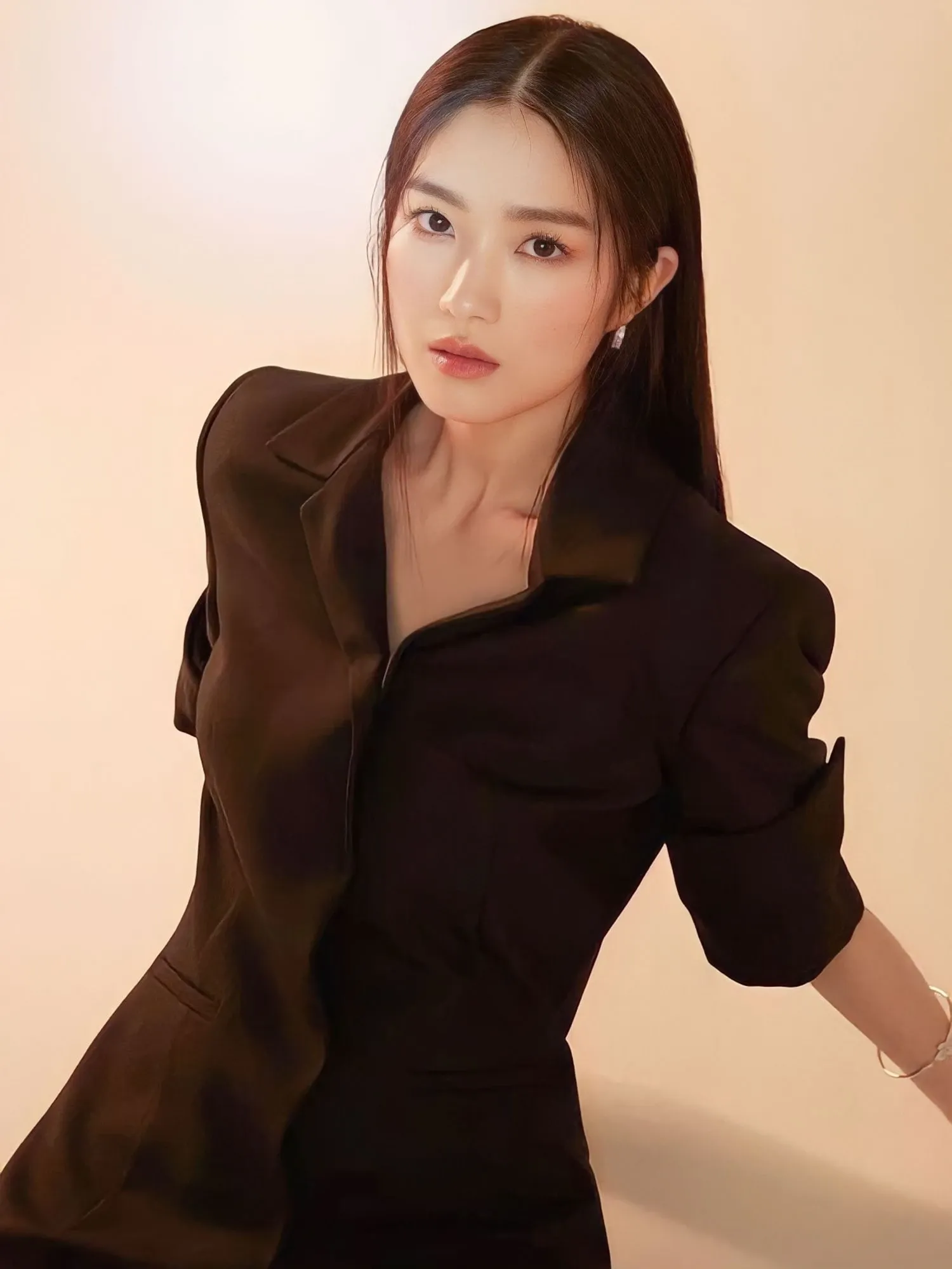 Recent activity shot of Kim Hyeyoon