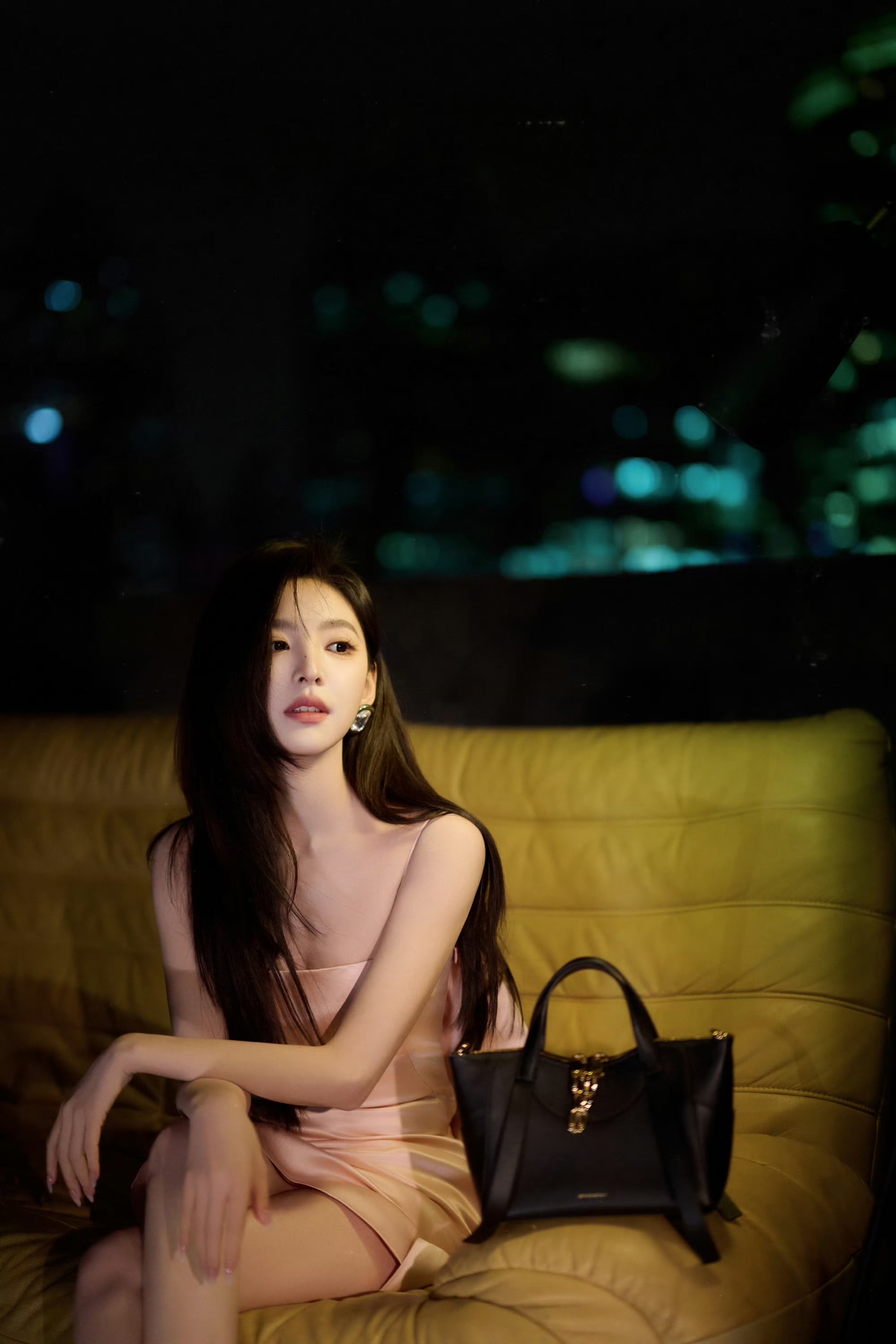 Behind-the-scenes cut of Zhang Ruonan