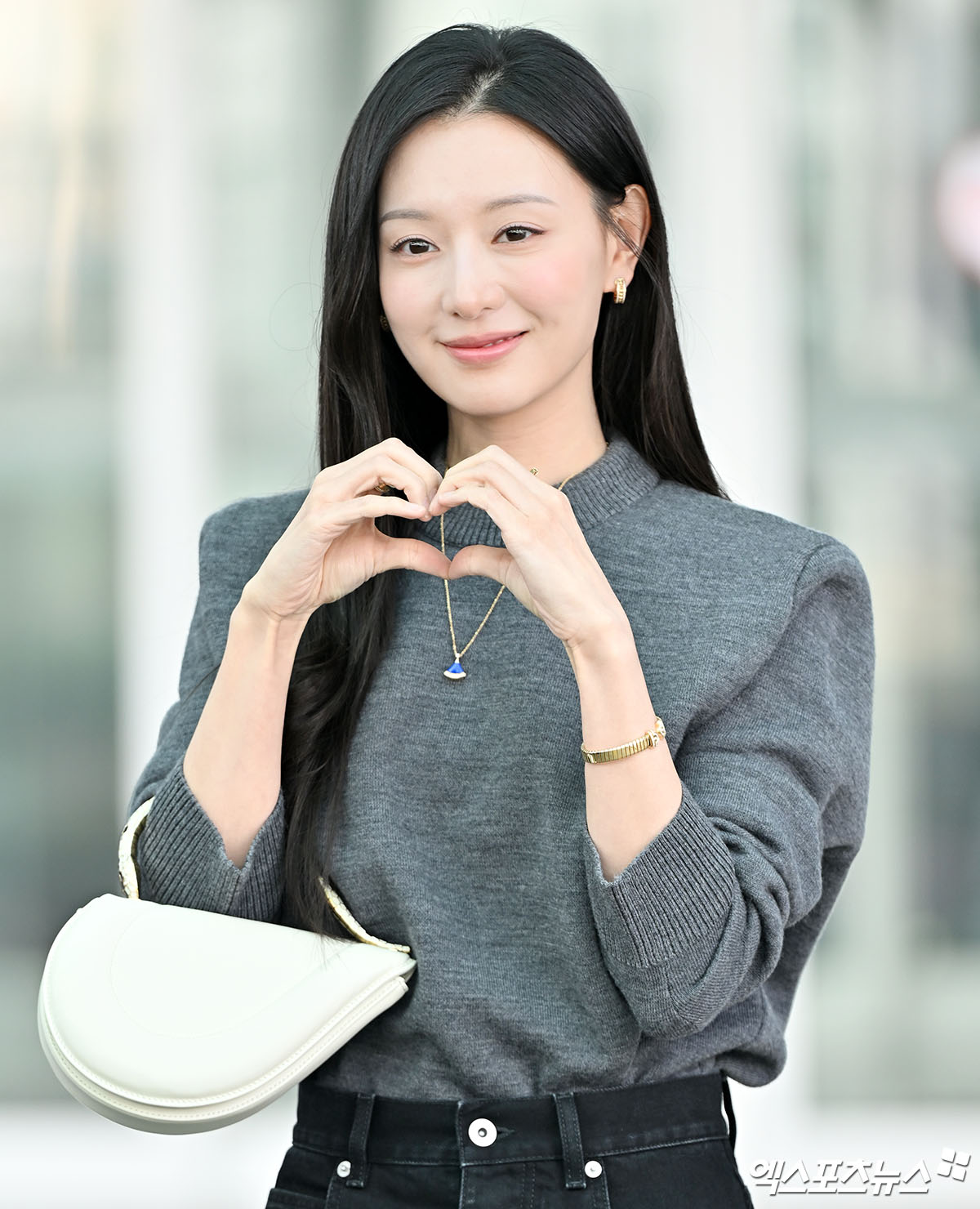 Behind-the-scenes cut of Kim Jiwon