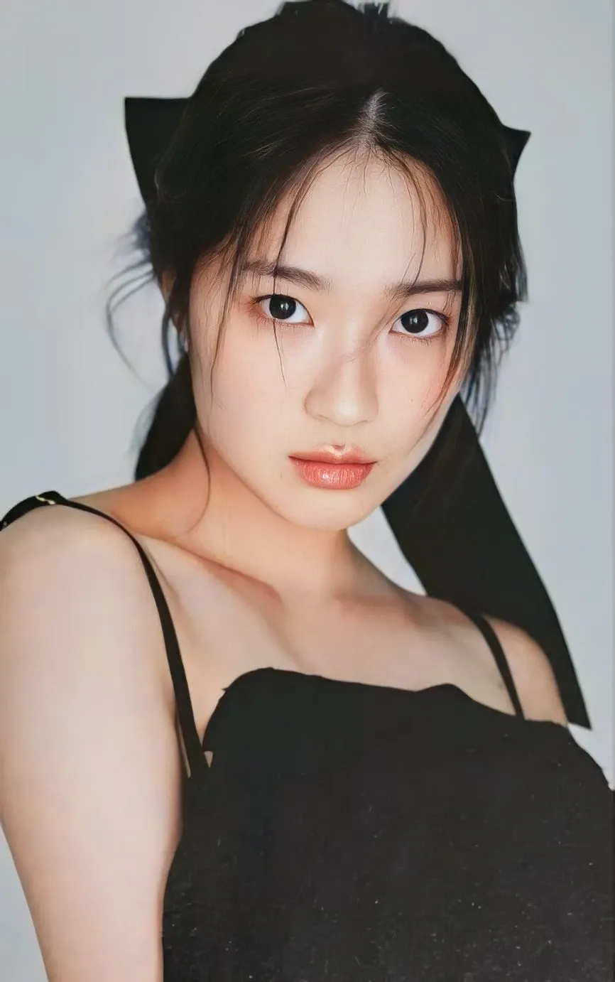 Latest photo of Kim Hyeyoon
