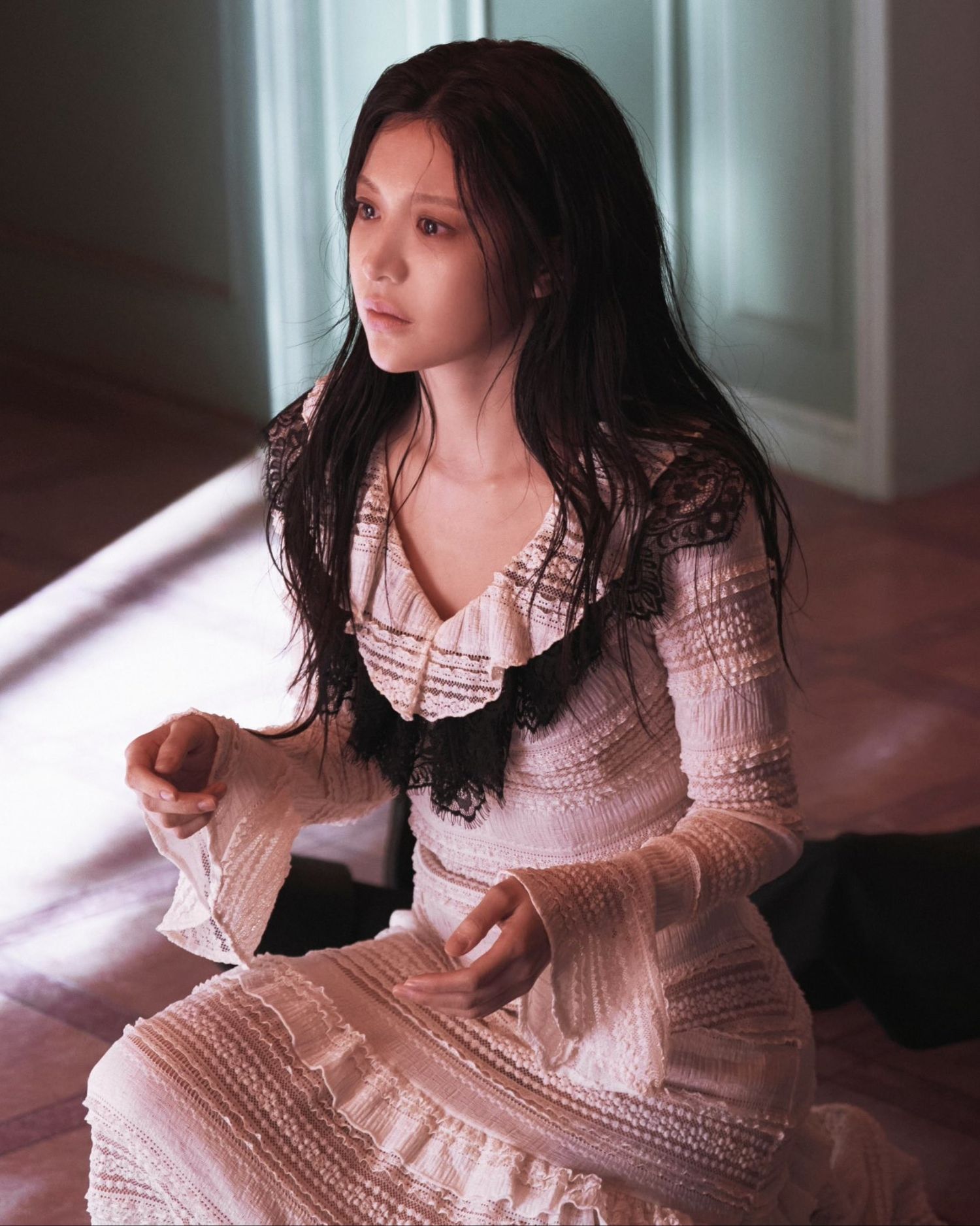 Behind-the-scenes cut of Go Younjung