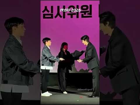 粉絲拍下的李敏鎬瞬間