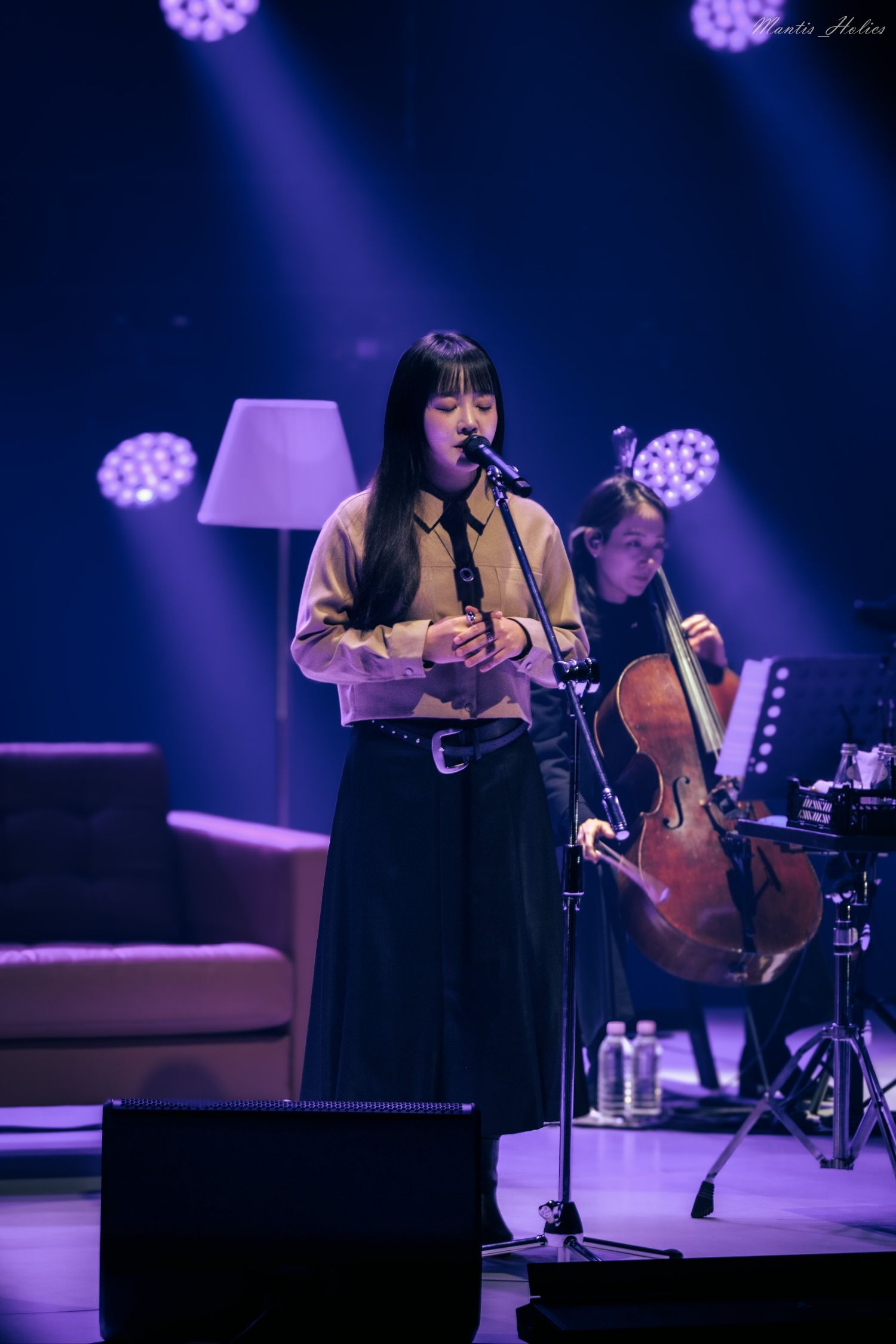 Behind-the-scenes cut of Younha