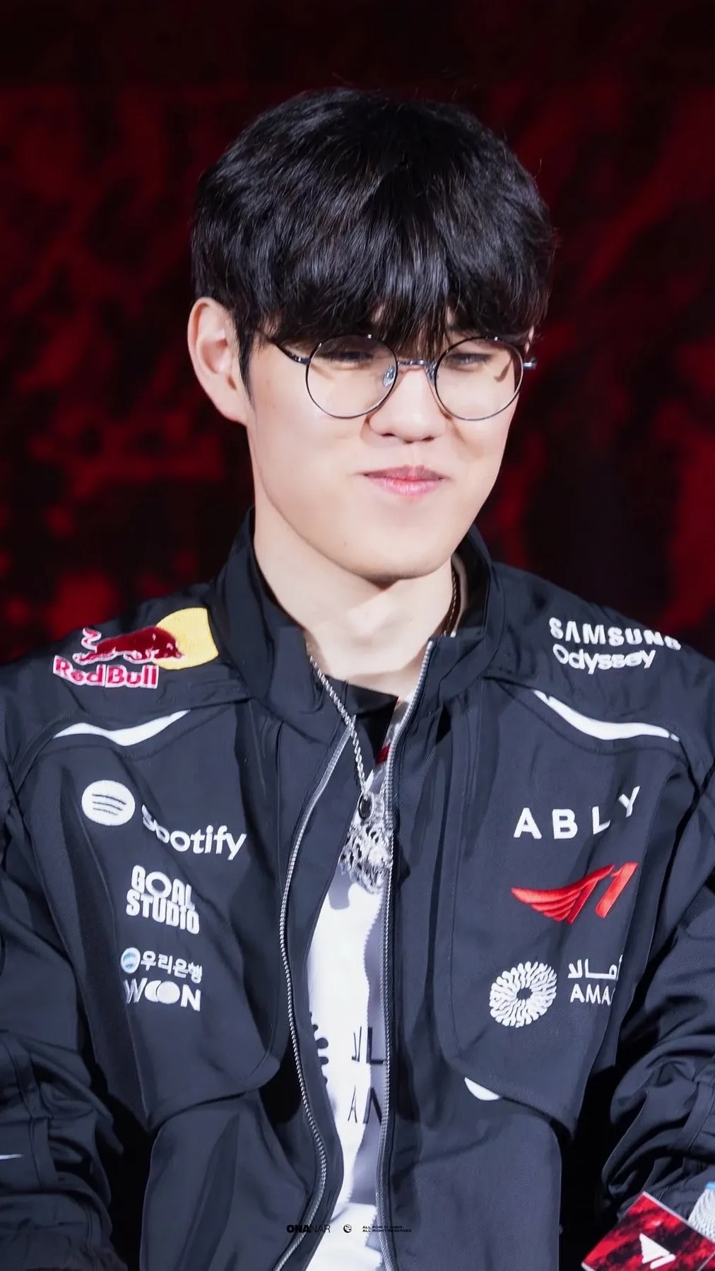 Emotional wallpaper shared by fans for Oner