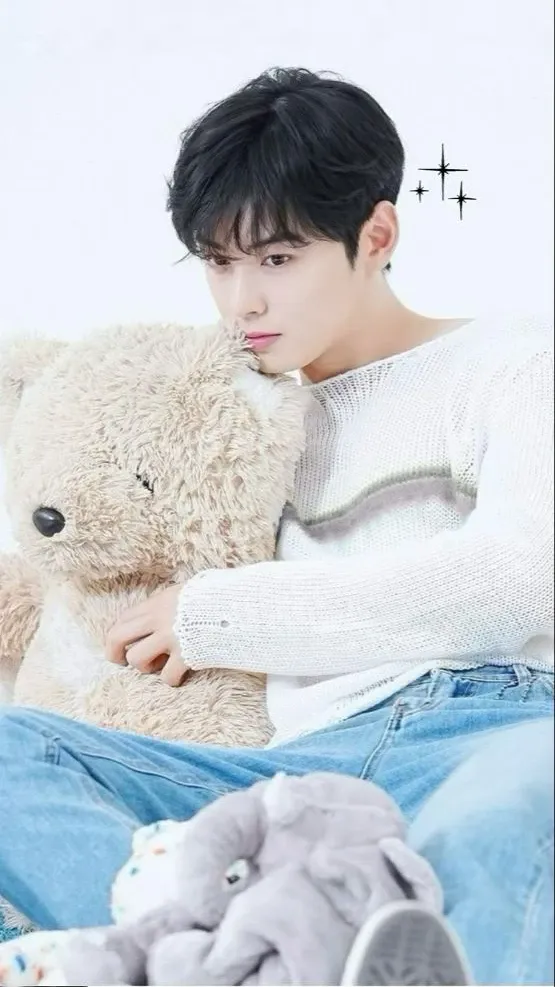 Latest photo of Cha Eunwoo