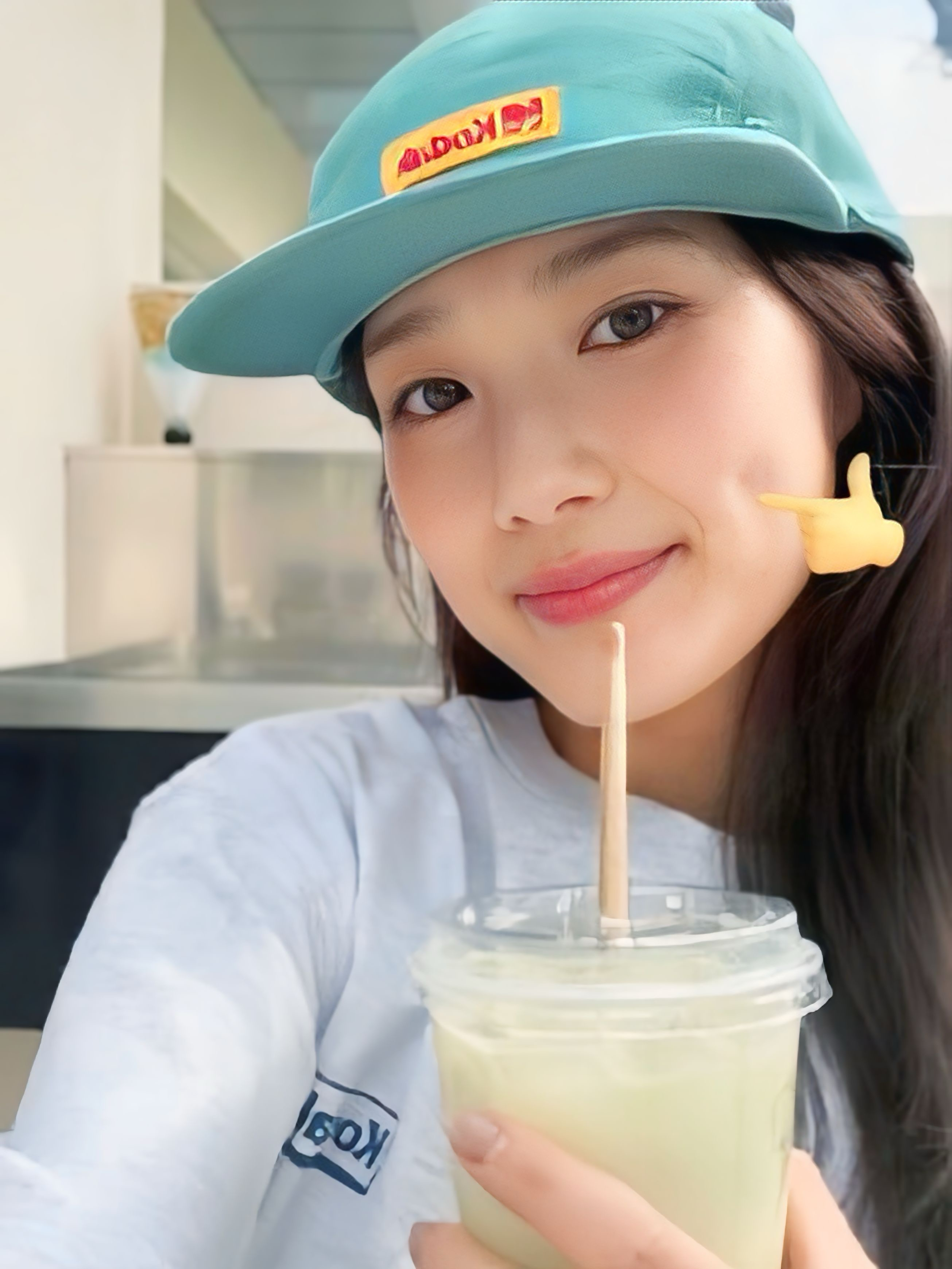 A moment captured by a fan of Kim Hyeyoon