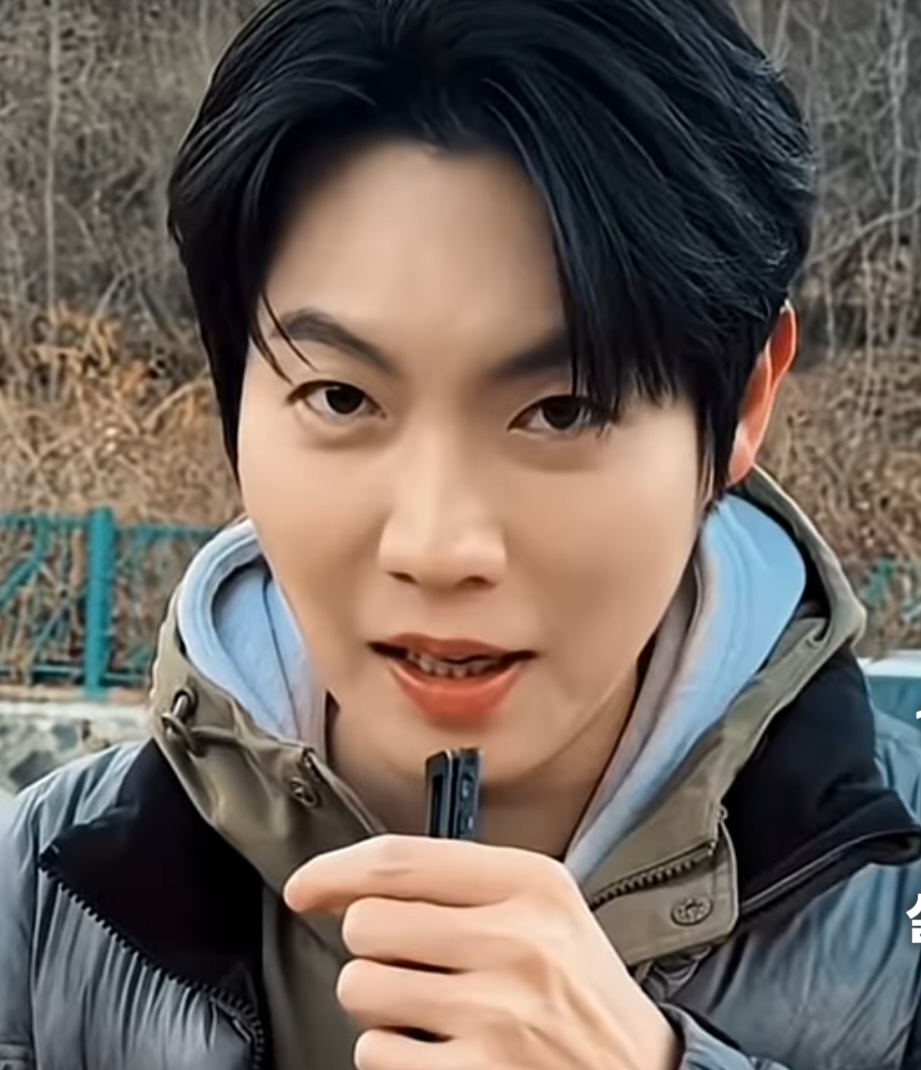 A moment captured by a fan of Son Taejin