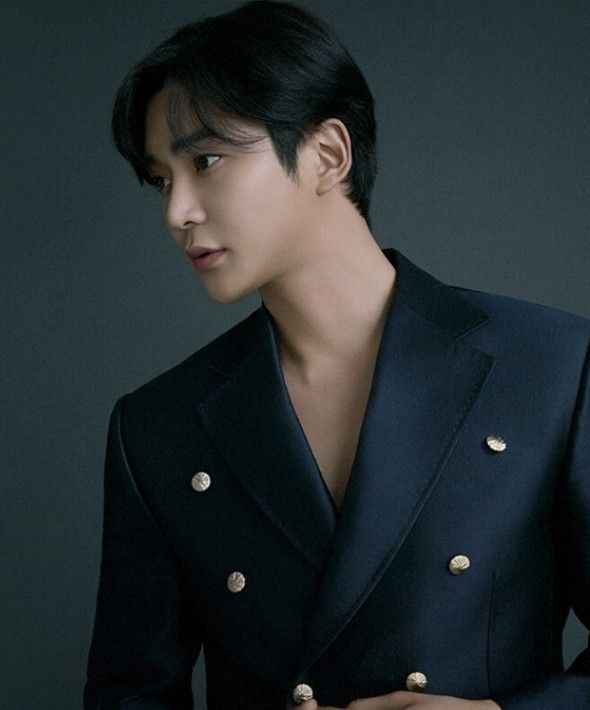 로운의 최신 사진