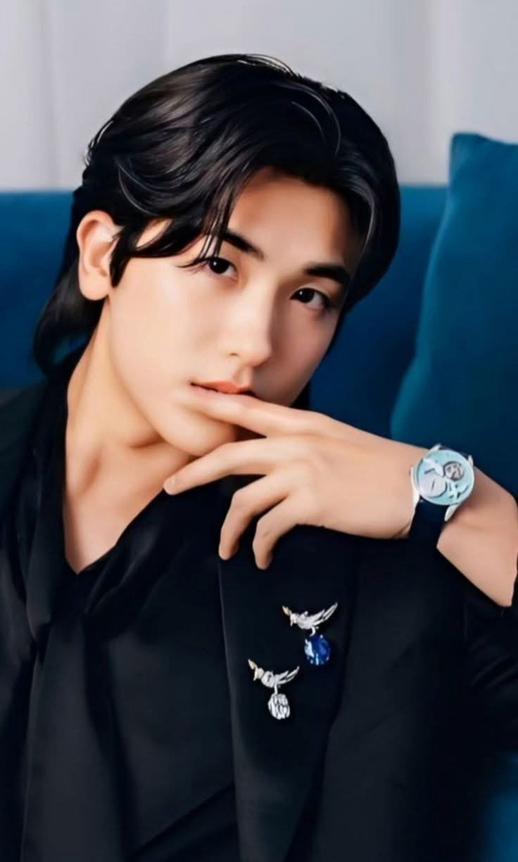 A moment captured by a fan of Park Hyungsik