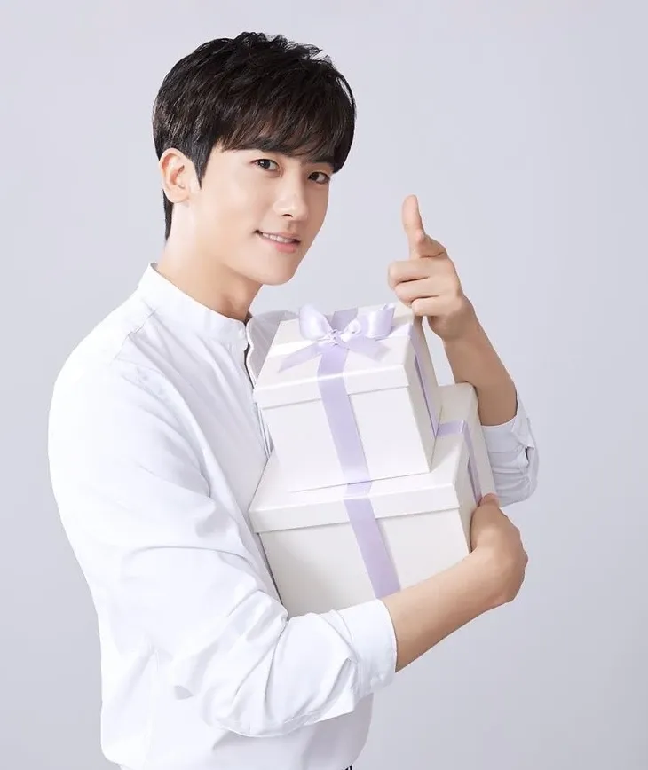 Latest photo of Park Hyungsik