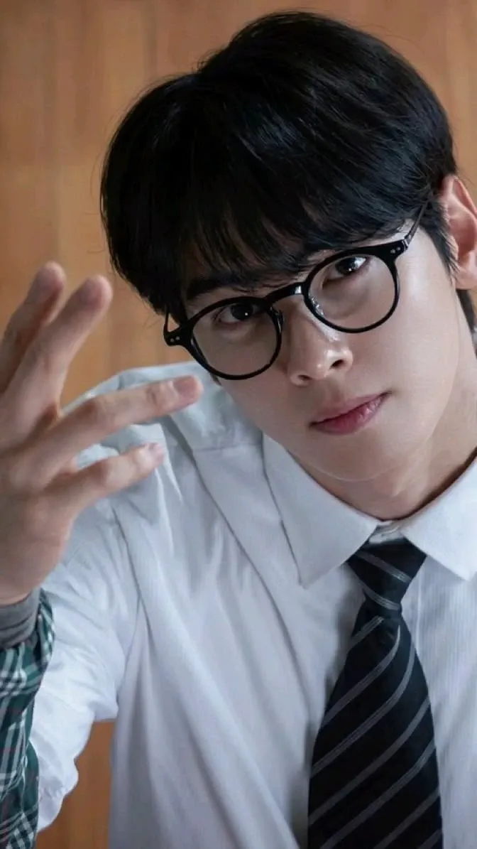 Latest photo of Cha Eunwoo