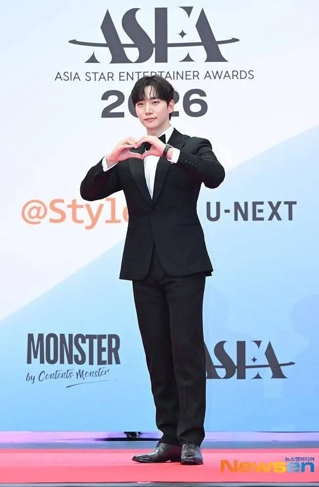 Recent activity shot of Lee Junho