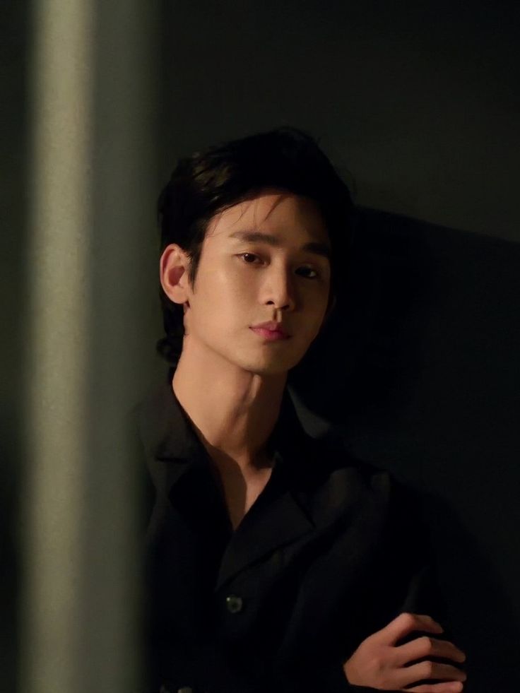 金秀賢的最新照片