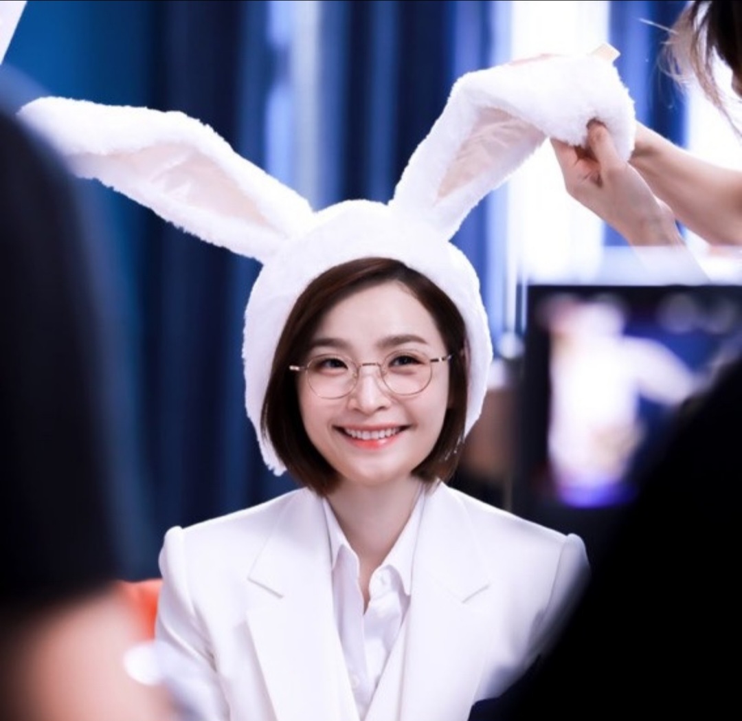 A moment captured by a fan of Jeon Mido