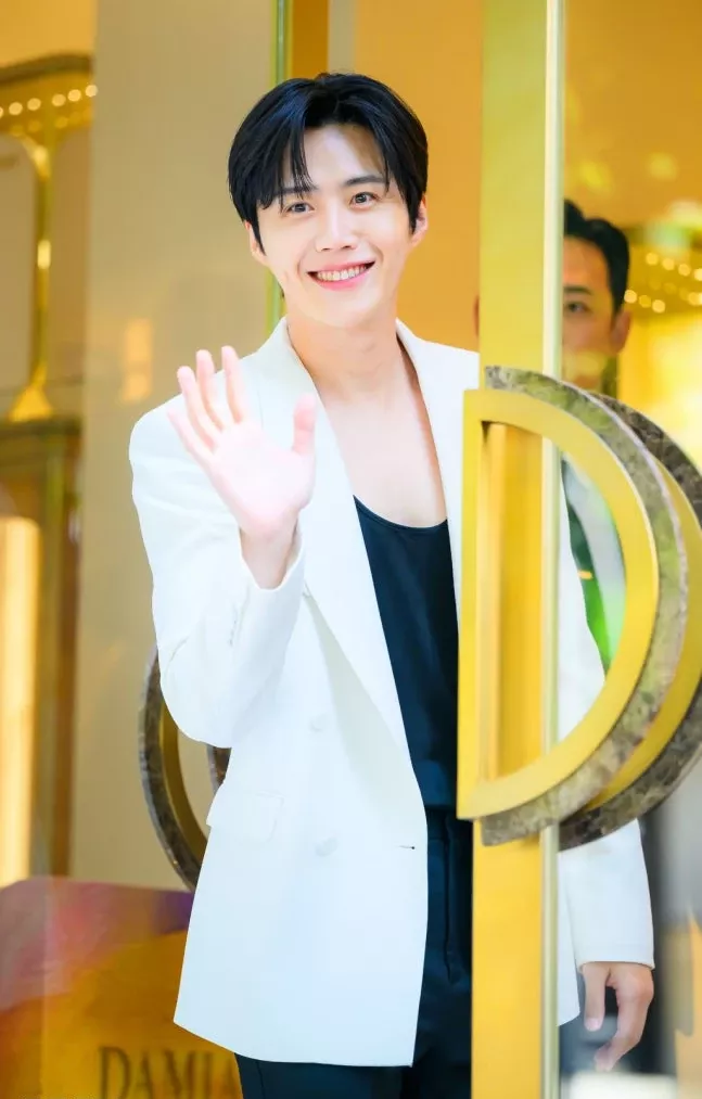 Cuplikan di balik layar dari Kim Seonho