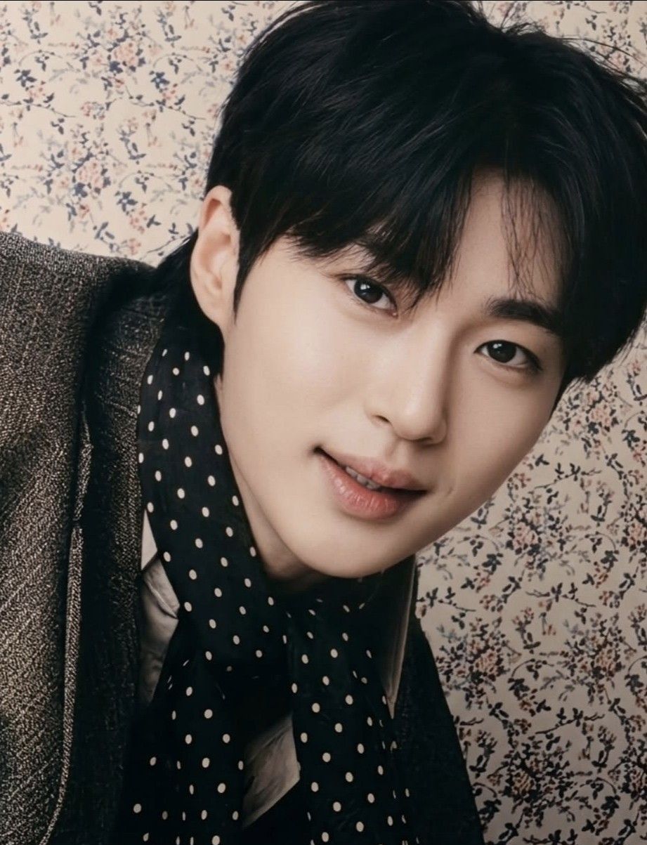 边佑锡的近期活动照