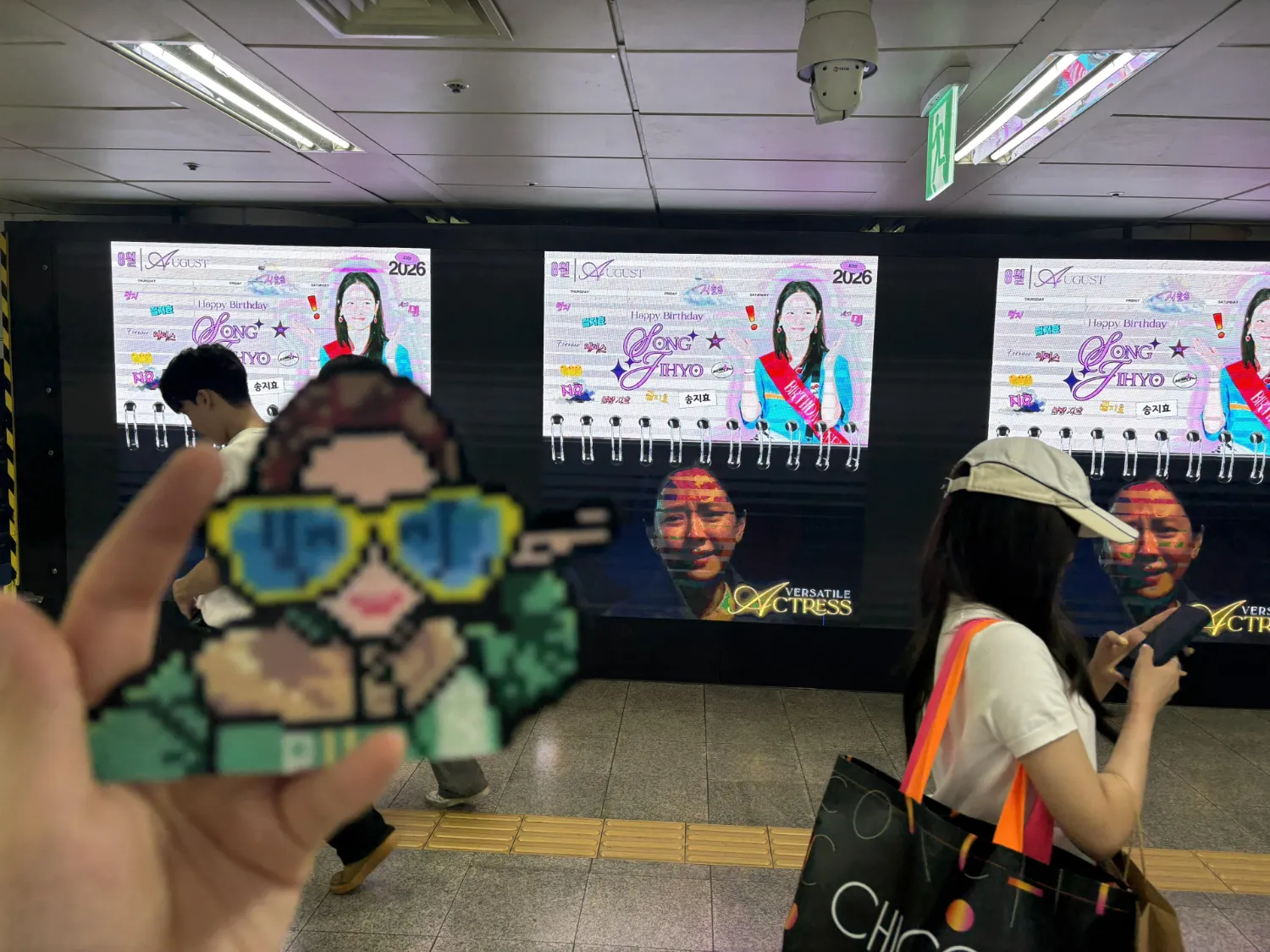 Momen yang diabadikan oleh penggemar Song Jihyo