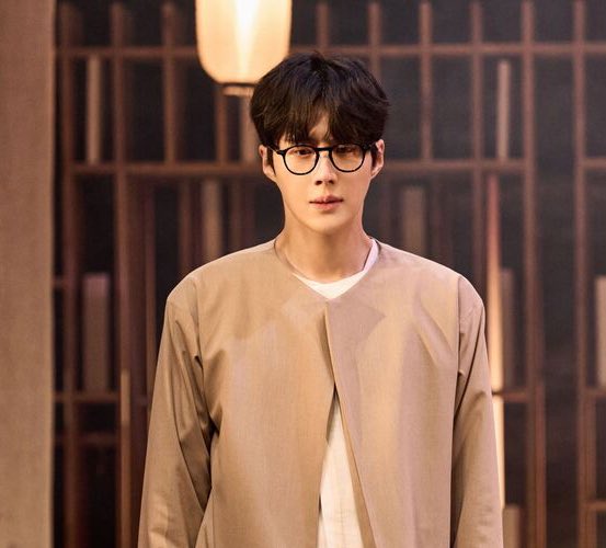 Behind-the-scenes cut of Kim Seonho