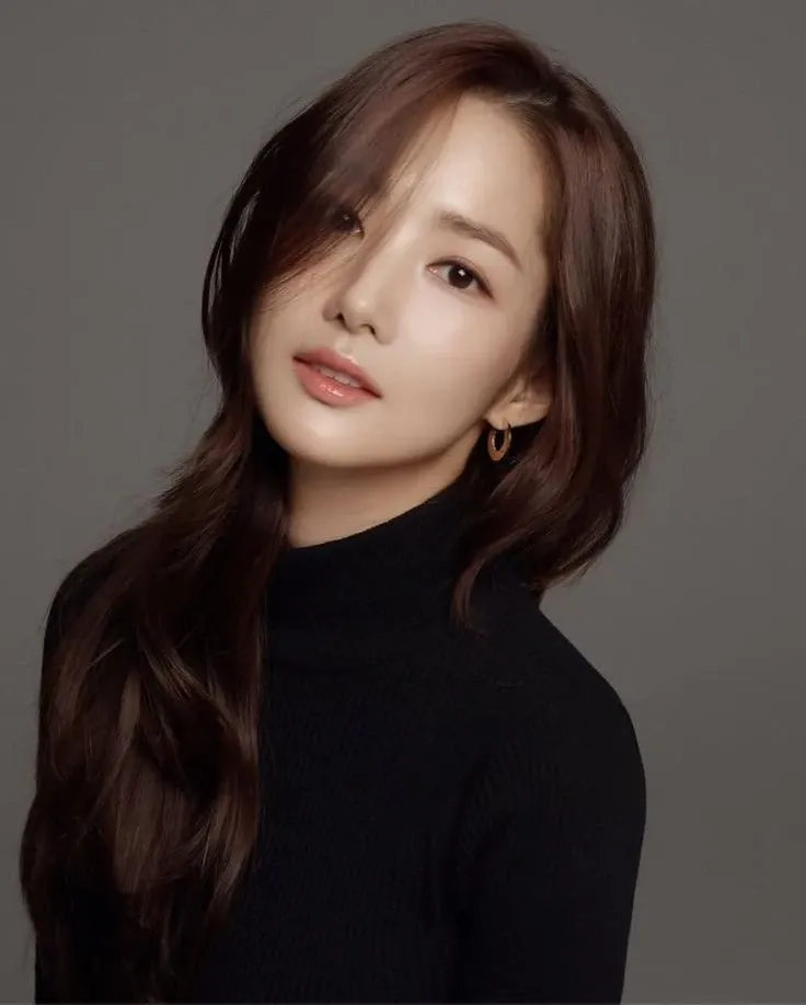 Foto kegiatan terbaru dari Park Minyoung
