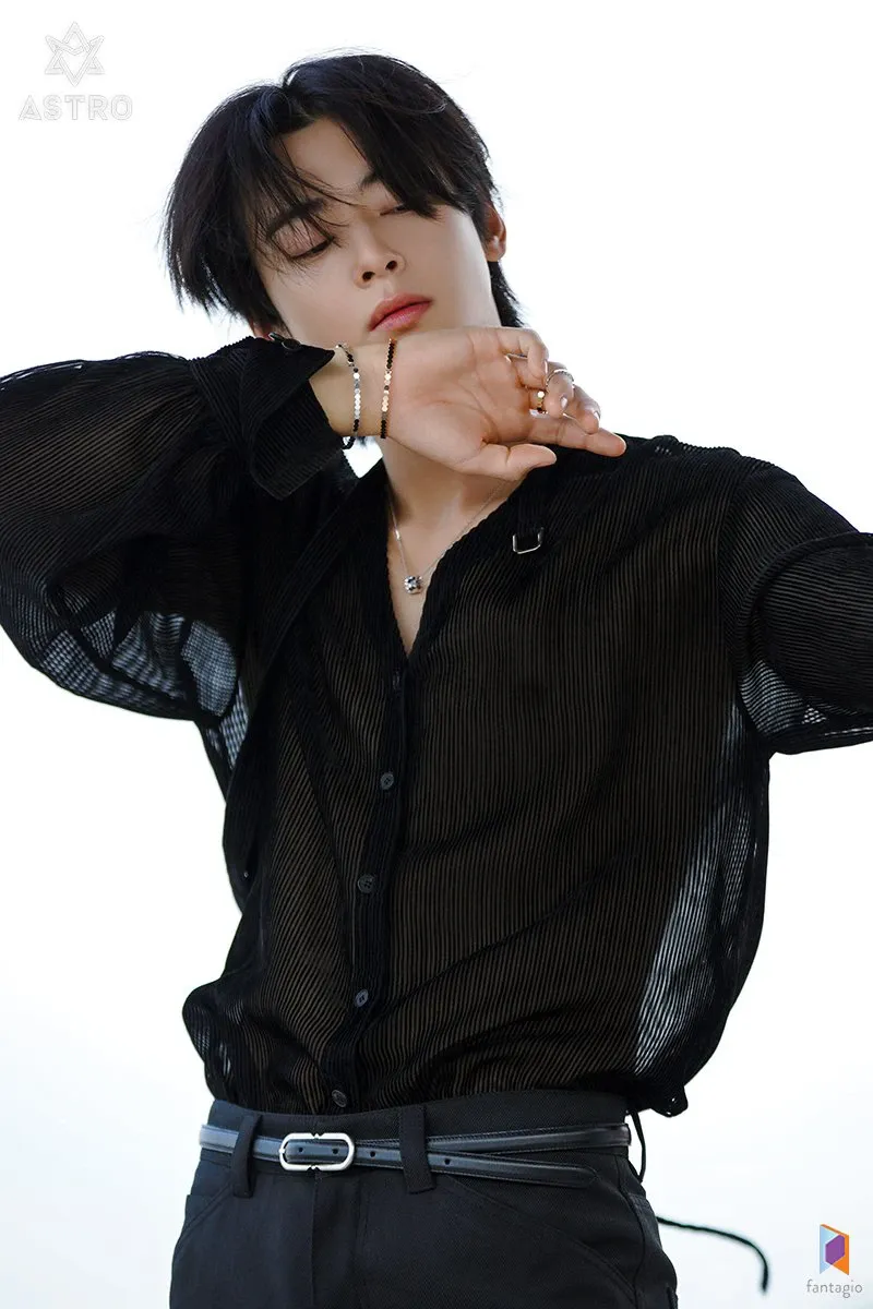 Recent activity shot of Cha Eunwoo