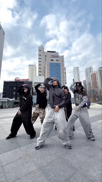 Behind-the-scenes cut of Aiki