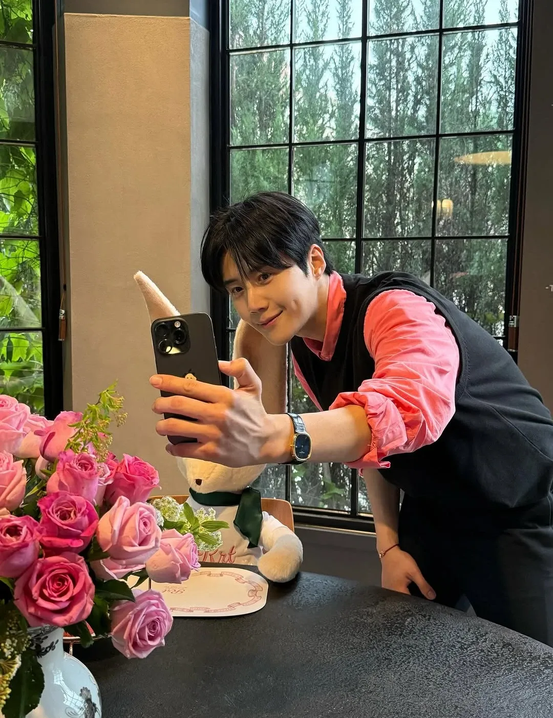 Behind-the-scenes cut of Kim Seonho