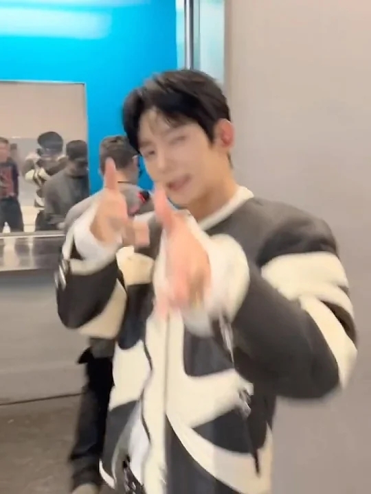 A moment captured by a fan of Lee Joongi