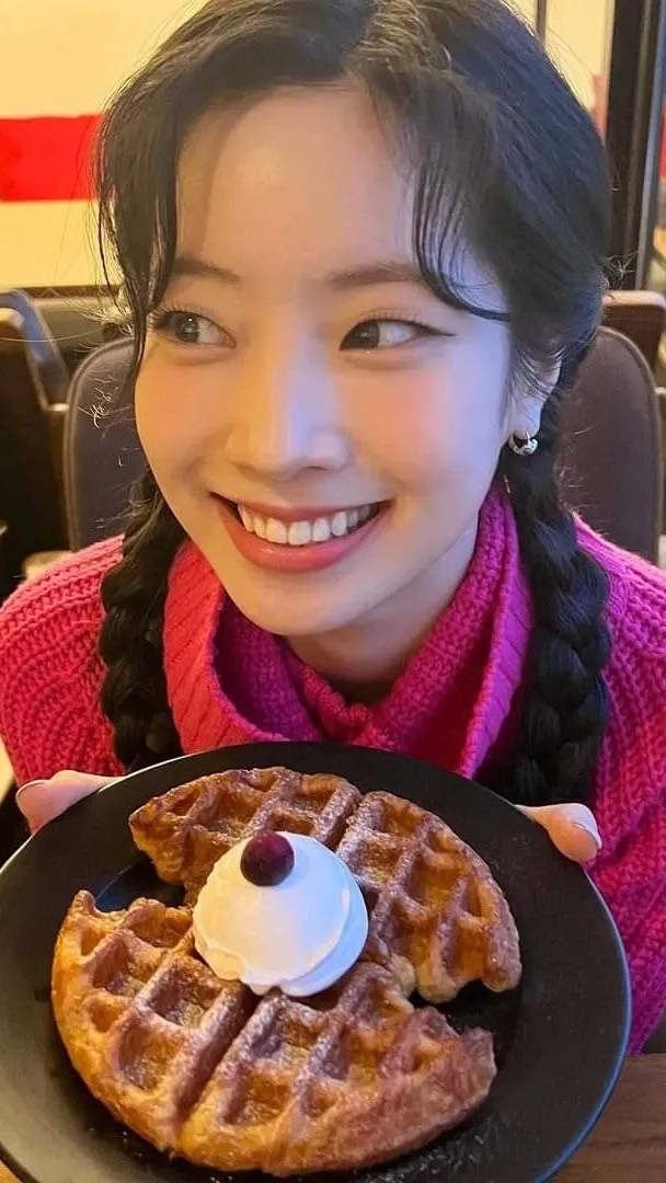 Behind-the-scenes cut of Dahyun