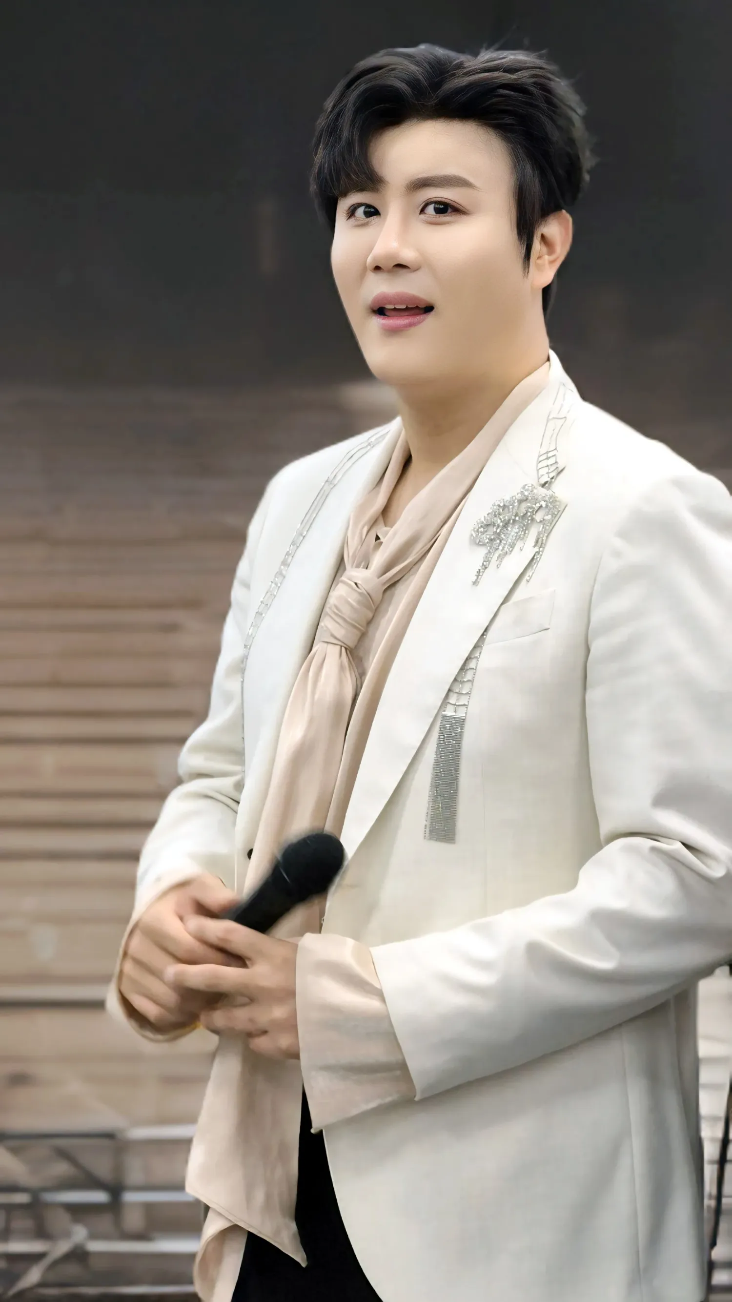 Behind-the-scenes cut of Jin Haesung