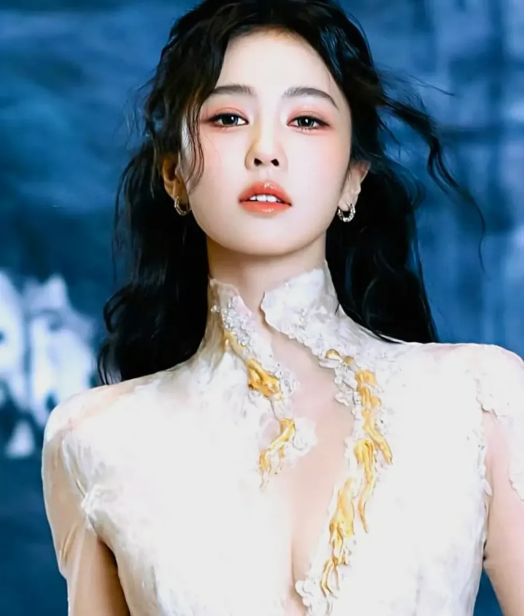 Behind-the-scenes cut of Bai Lu