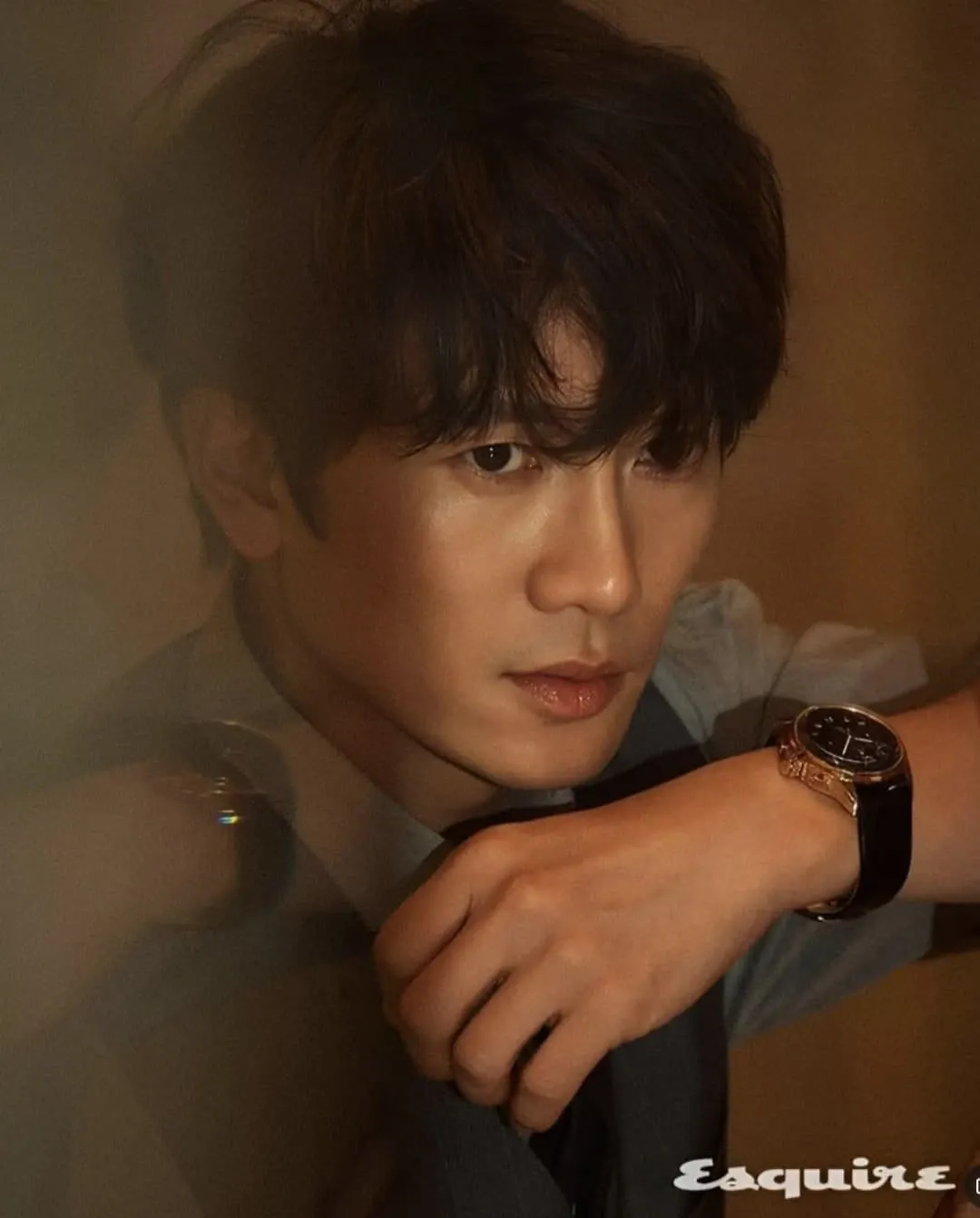 Behind-the-scenes cut of Ji Sung