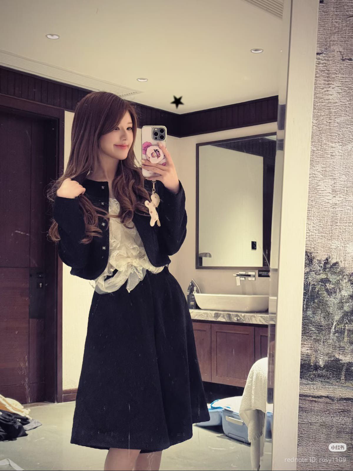 A moment captured by a fan of Zhao Lusi