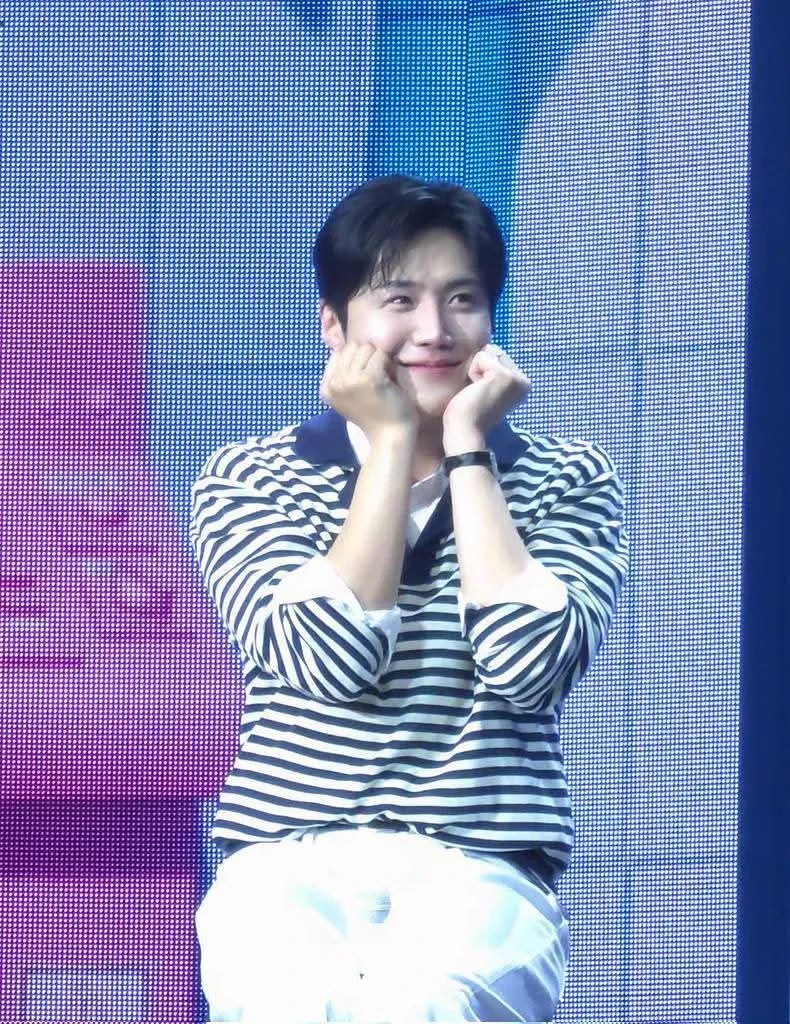 A moment captured by a fan of Kim Seonho