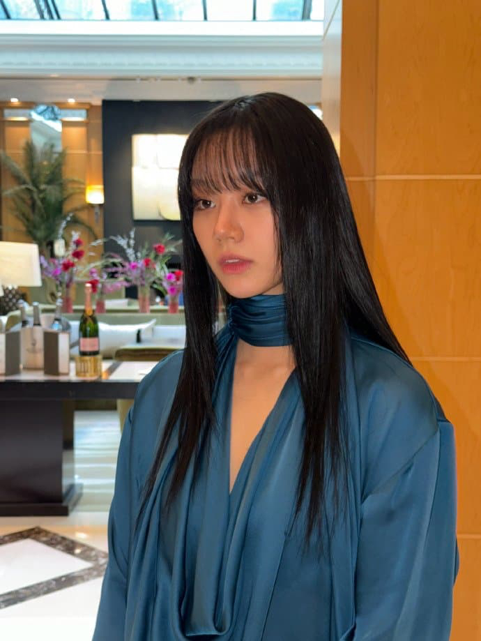 Behind-the-scenes cut of Hyeri