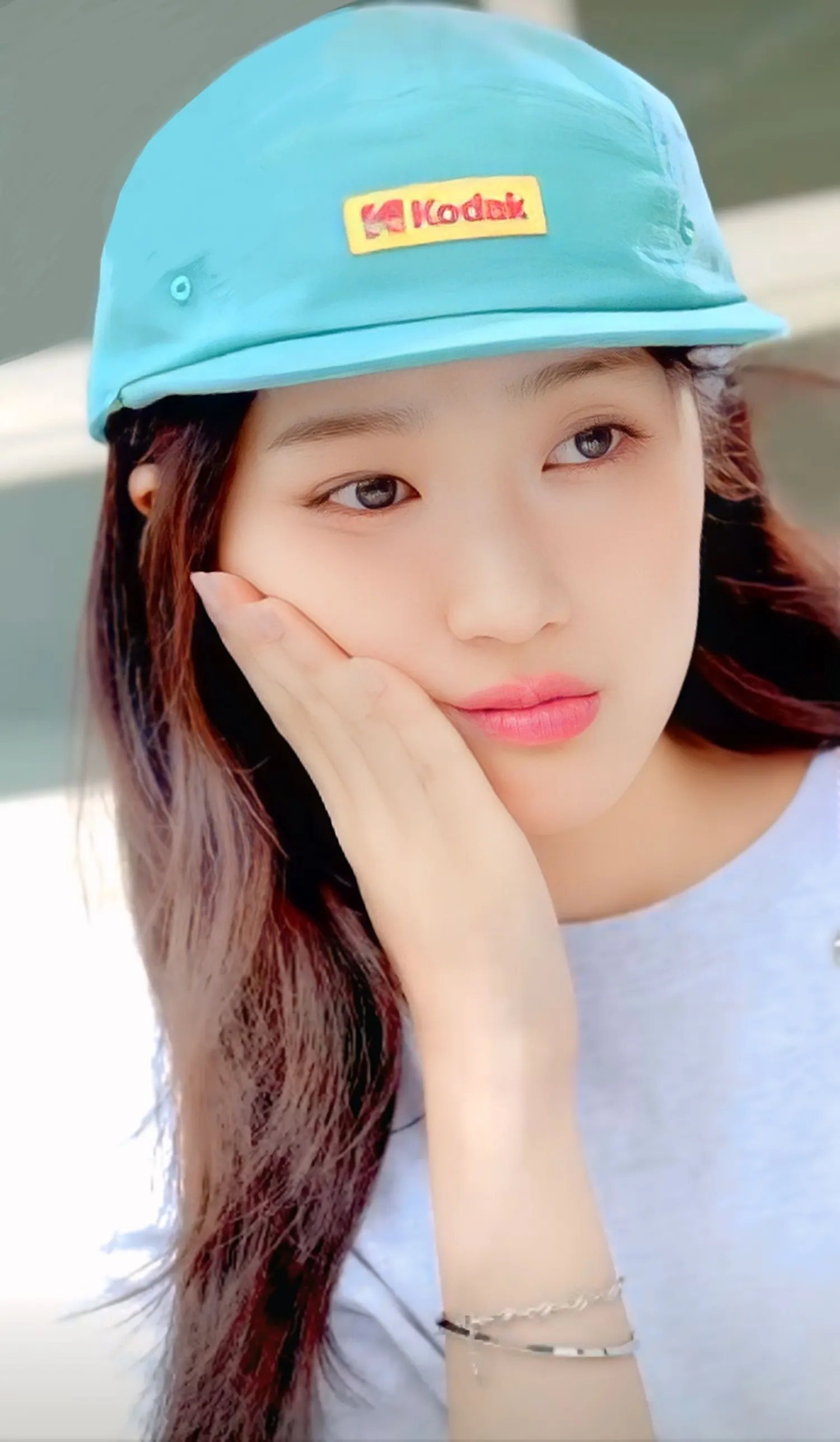 Behind-the-scenes cut of Kim Hyeyoon